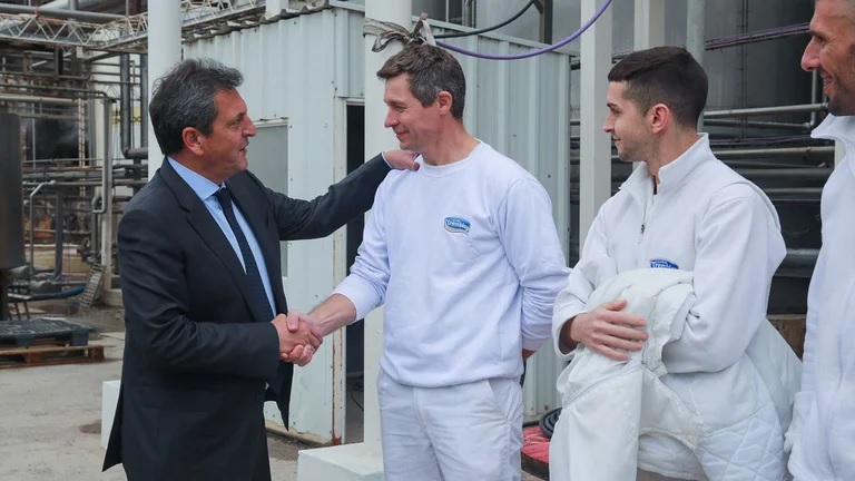 Massa anunció la suspensión de las retenciones al sector lácteo por 90 días